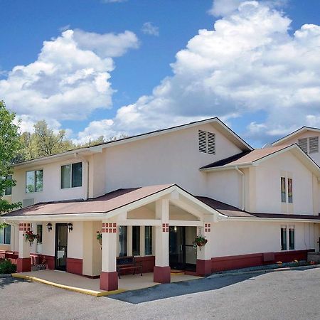 Super 8 By Wyndham Newburgh/West Point Stewart Intl Airport Μοτέλ Εξωτερικό φωτογραφία
