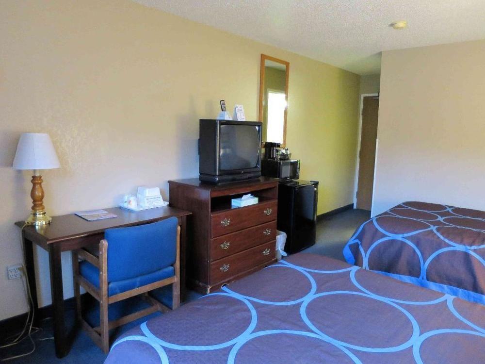 Super 8 By Wyndham Newburgh/West Point Stewart Intl Airport Μοτέλ Εξωτερικό φωτογραφία