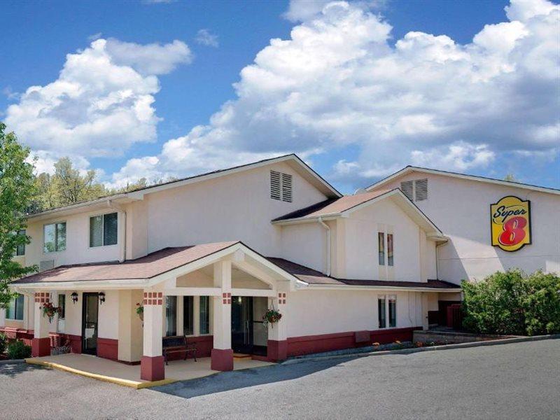 Super 8 By Wyndham Newburgh/West Point Stewart Intl Airport Μοτέλ Εξωτερικό φωτογραφία