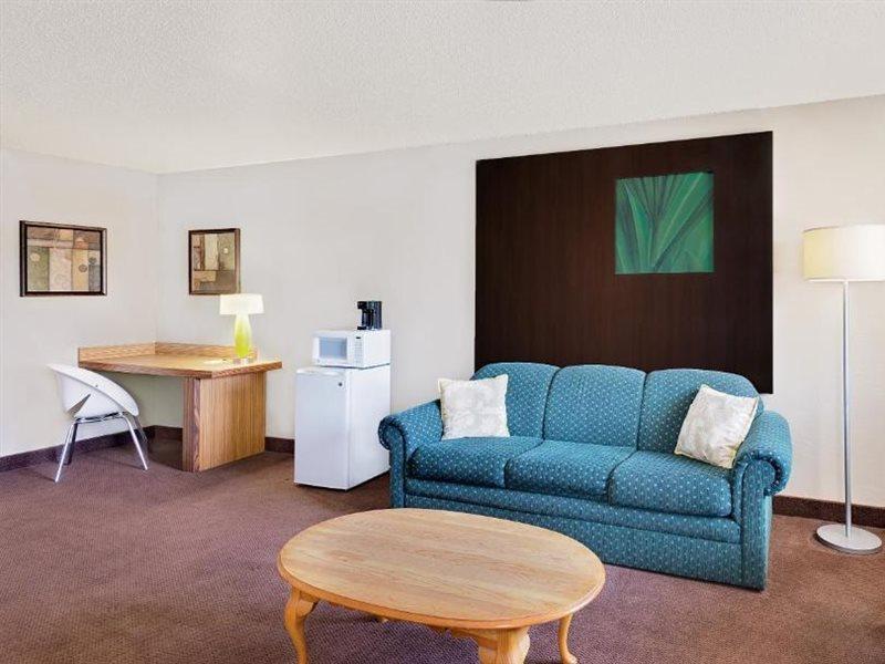 Super 8 By Wyndham Newburgh/West Point Stewart Intl Airport Μοτέλ Εξωτερικό φωτογραφία