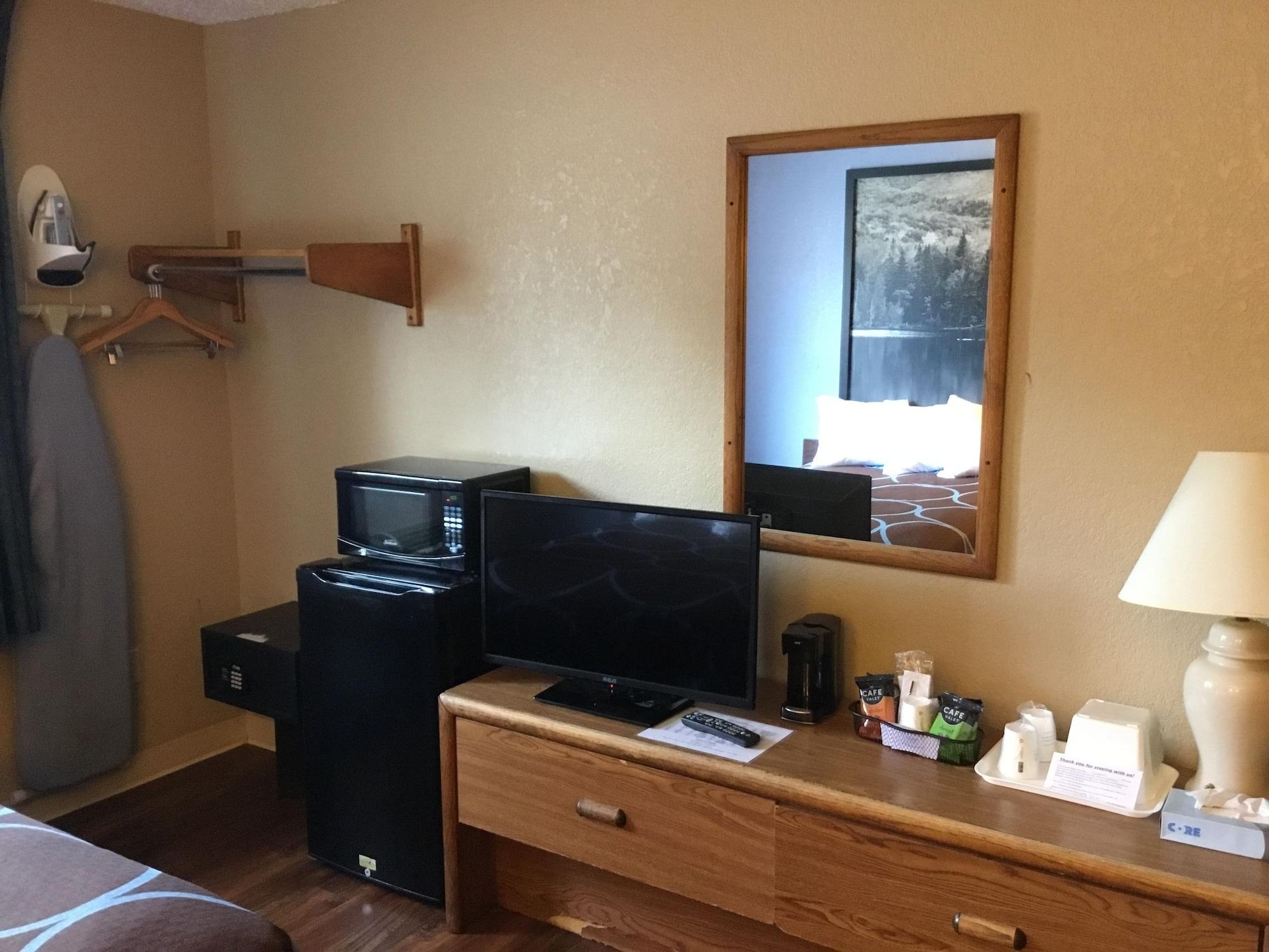 Super 8 By Wyndham Newburgh/West Point Stewart Intl Airport Μοτέλ Εξωτερικό φωτογραφία