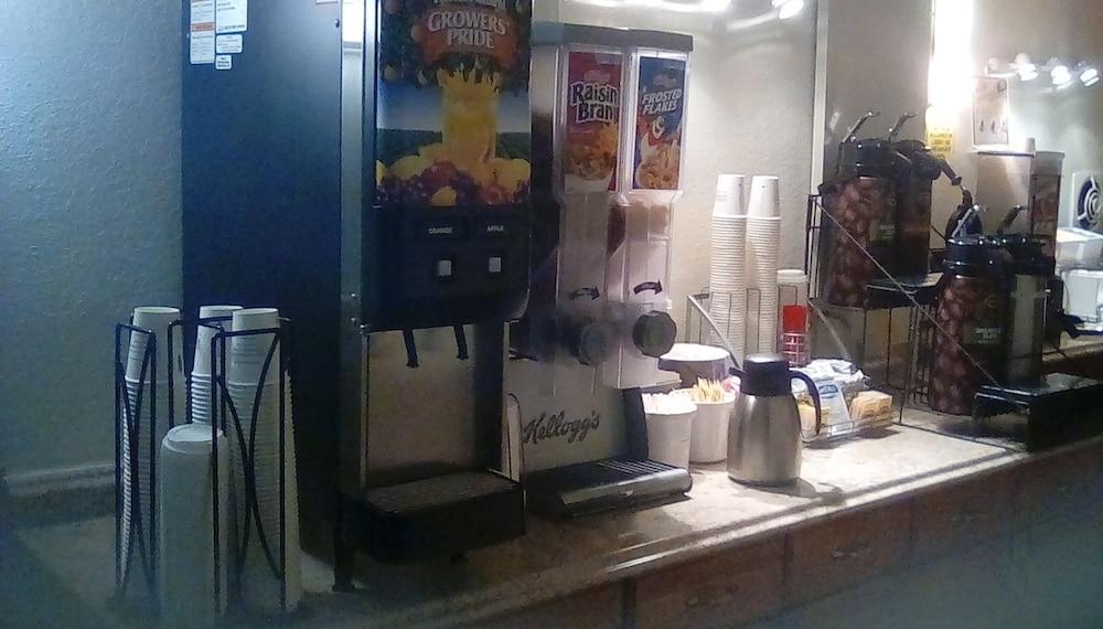 Super 8 By Wyndham Newburgh/West Point Stewart Intl Airport Μοτέλ Εξωτερικό φωτογραφία