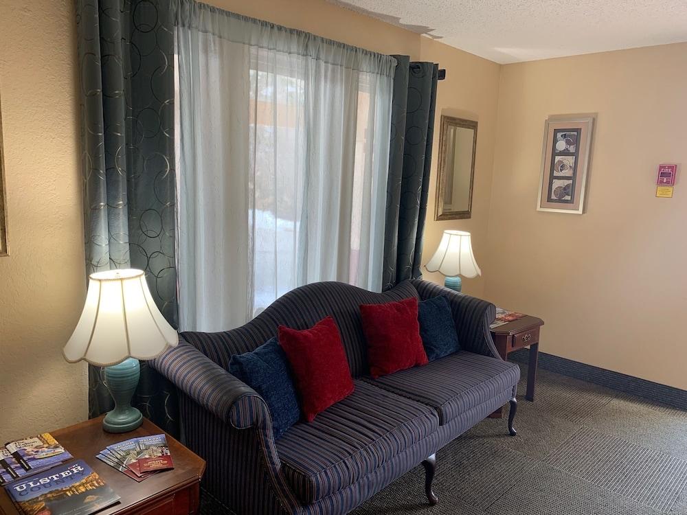 Super 8 By Wyndham Newburgh/West Point Stewart Intl Airport Μοτέλ Εξωτερικό φωτογραφία