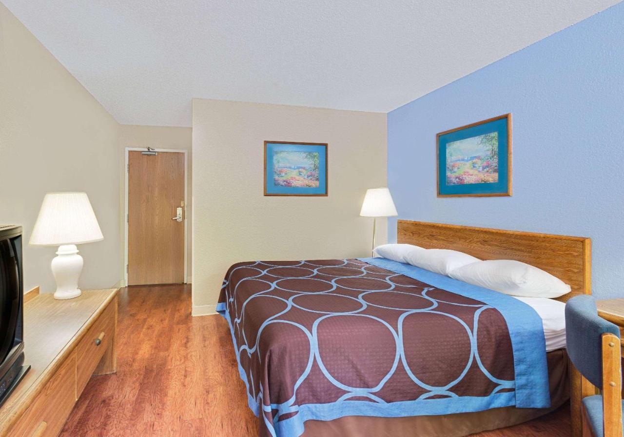 Super 8 By Wyndham Newburgh/West Point Stewart Intl Airport Μοτέλ Εξωτερικό φωτογραφία