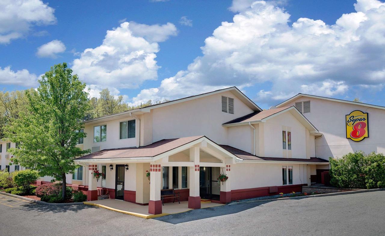 Super 8 By Wyndham Newburgh/West Point Stewart Intl Airport Μοτέλ Εξωτερικό φωτογραφία
